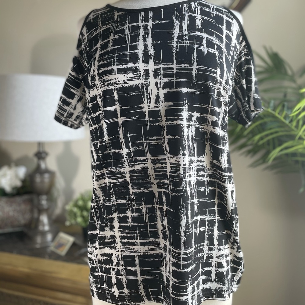 Valley girl cold shoulder top